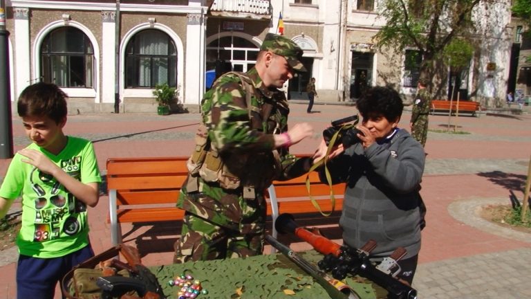 Ziua Forțelor Terestre a adunat multă lume în centrul orașului. FOTO-VIDEO