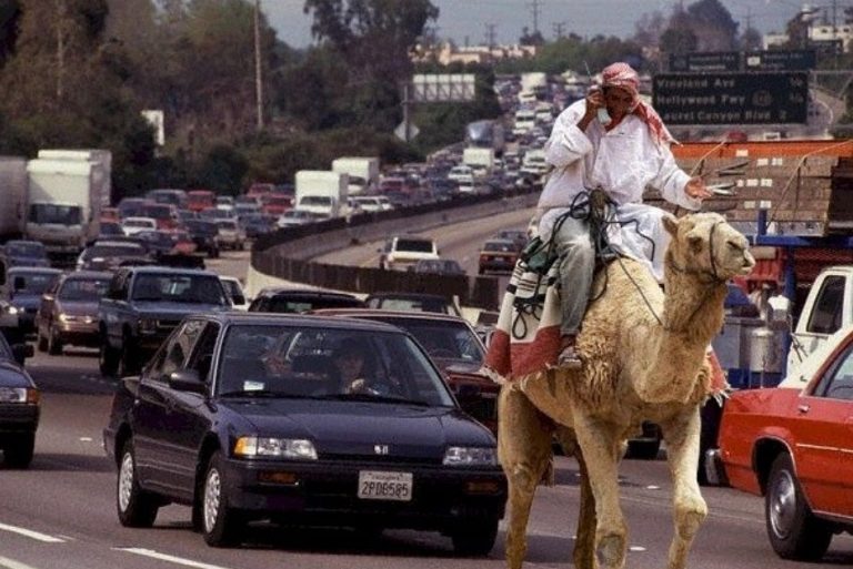 Mutare spectaculoasă! Ne apropiem de sfârşitul erei petrolului? Cea mai mare companie petrolieră din lume, scoasă la vânzare