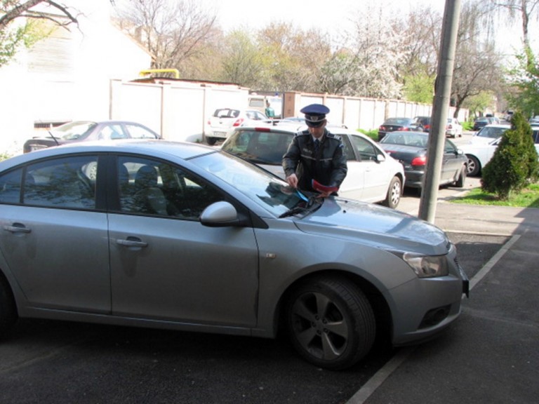 Ce fac polițiștii ca să prevină furturile din autoturisme în Timișoara? Discuții cu cetățenii…
