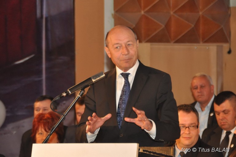 Băsescu: 15 Mai este prea devreme să relaxaţi măsurile de izolare. Amânați pentru 15 iunie!