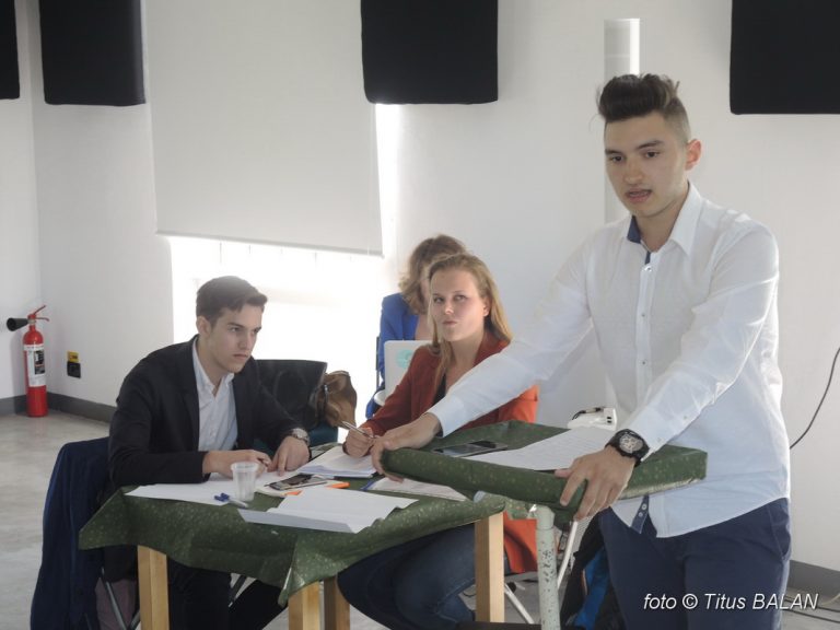 Sunteți de acord cu sinuciderea asistată? O dezbatere pe această temă a avut loc la Timişoara FOTO-VIDEO