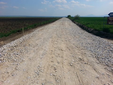 Se asfaltează drumul spre Mănăstirea Săraca