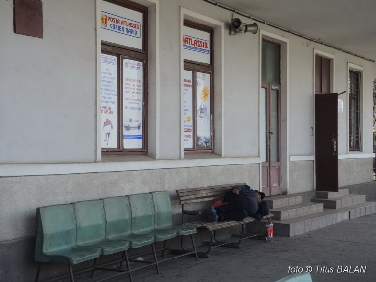 O gară pentru doi… adormiți. FOTO+VIDEO