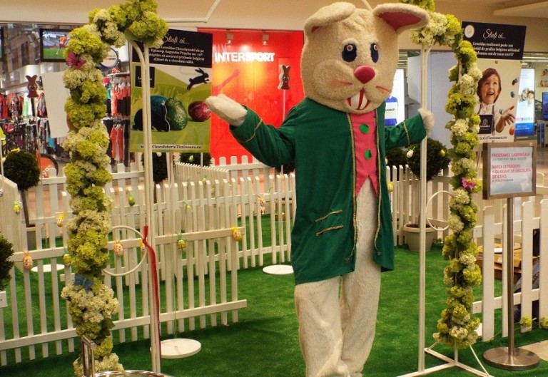 Iepurașul vine la Iulius Mall. Copiii pot câștiga un ou de ciocolată de 8,5 kg
