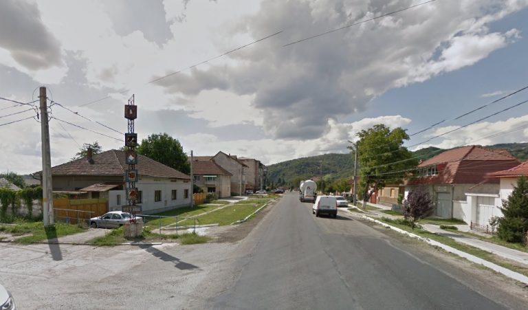 O mașină de poliție implicată într-un accident cu victime