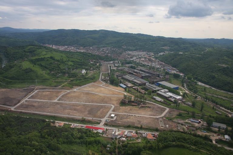 Oamenii de afaceri sunt chemaţi să investească în Parcul Industrial Reşiţa