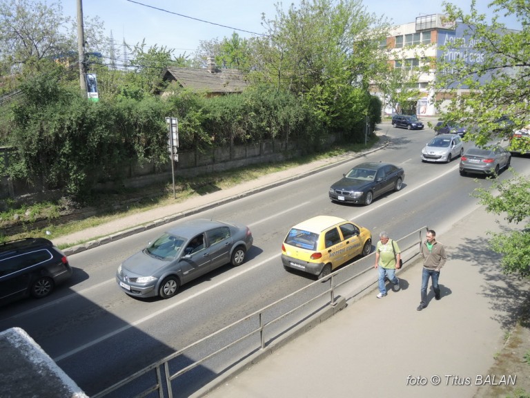 ”Perdeaua” care îi scapă pe români de amenzile din trafic! Se vinde cu 100 de euro
