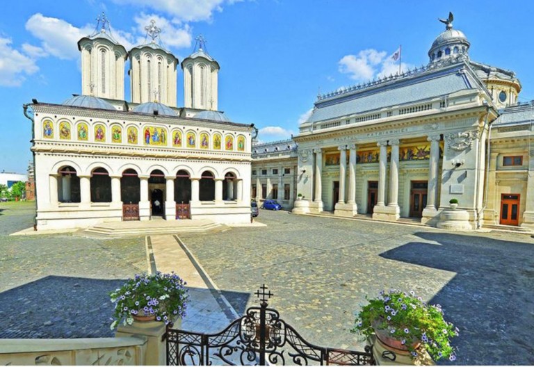 În 1989, România avea 17.393 de biserici. În 2016, 27.384!…