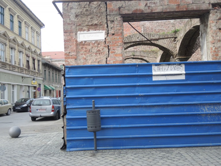 Ce-i lipsește chilugului ? Tichie de… marmură!