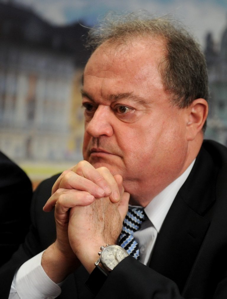 Se ascut săbiile  în PNL. Falcă de la Arad ar vrea capul lui Vasile Blaga pe ,,tavă”! UPDATE: Falcă dezminte implicarea sa în debarcarea lui Blaga din fruntea PNL