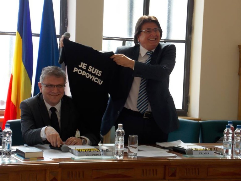 Primarul Robu şi consilierul Simonis, dispută pe… anchetatul Popoviciu-VIDEO