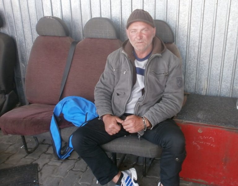 Un bărbat și o femeie căutați de autorități, prinși de polițiștii locali