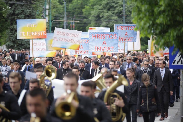 Pentru a 25 oară, timișorenii au pornit în Marșul Învierii-VIDEO