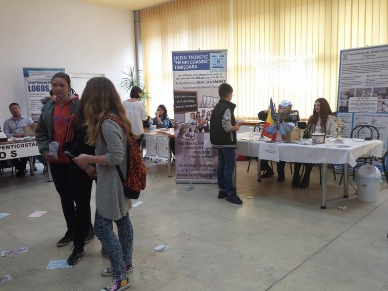 Elevii de clasa a VIII-a au luat cu asalt „Târgul liceelor timişene”, care şi-au prezentat oferta educaţională-VIDEO