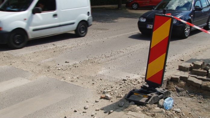 BLOCAJ TRAFIC SAPATURI SEMAFORIZARE.Still038