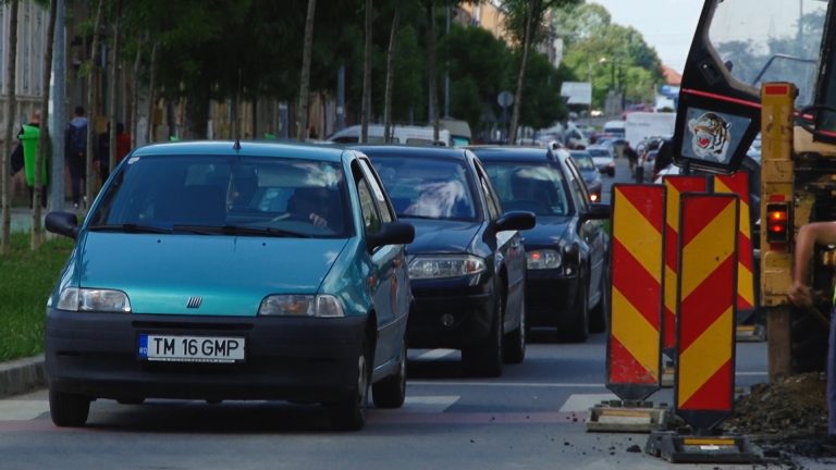 Circulația din Timișoara a devenit un coșmar pentru șoferi, indiferent de oră. FOTO-VIDEO