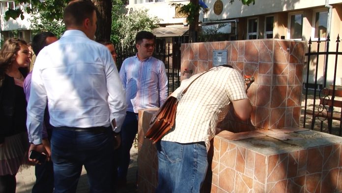 FÂNTÂNI PUBLICE--PSD.Still018