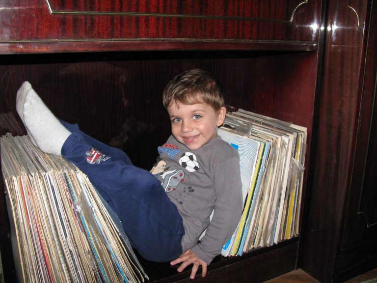 Din dragoste pentru muzică, câțiva timișoreni au adunat o comoară inestimabilă…