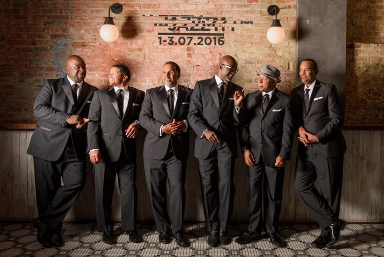 Cel mai premiat grup vocal de jazz din istorie vine la Timișoara