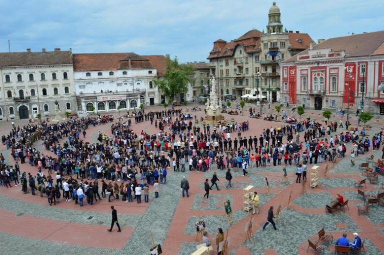 Piaţa Libertăţii din Timişoara, sub ocupaţia poeziei. VIDEO