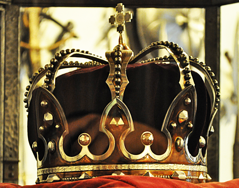 Trăiască Regele / În pace şi onor / De ţară iubitor / Şi-apărător de țară… VIDEO