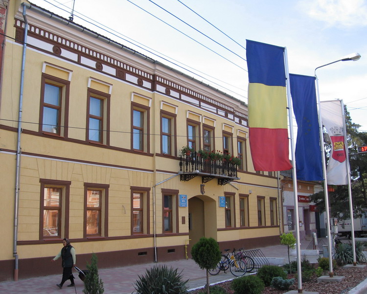 Primarul din Deta, la judecată pentru 50 de facturi de 27.029,07 lei