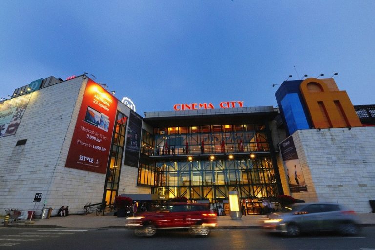 Timișoreni norocoși. Iepurașul de la Iulius Mall le-a adus peste 10.000 de premii