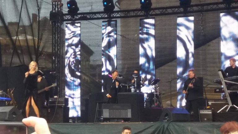 Mărturisire emoţionantă a marelui Iglesias la Timişoara: „La 72 de ani cânt exclusiv pentru voi!” VIDEO