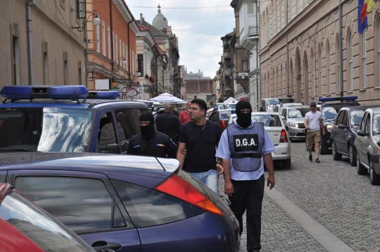 Afacerea Rolex! Şeful vămii Moraviţa, reţinut de anchetatori, alături de zeci de poliţişti de frontieră şi traficanţi