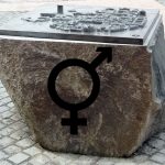 piata libertatii statuia femeie barbat