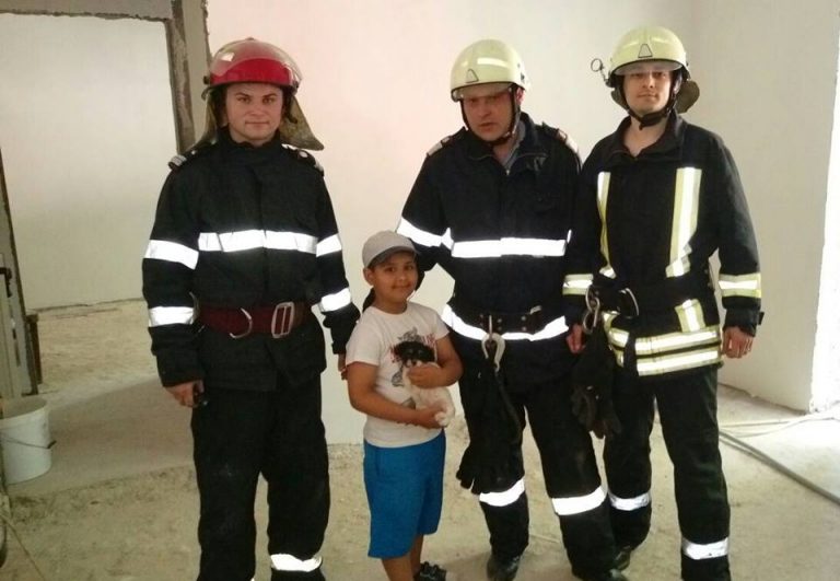 Pompierii de la ISU Banat au salvat… un căţel