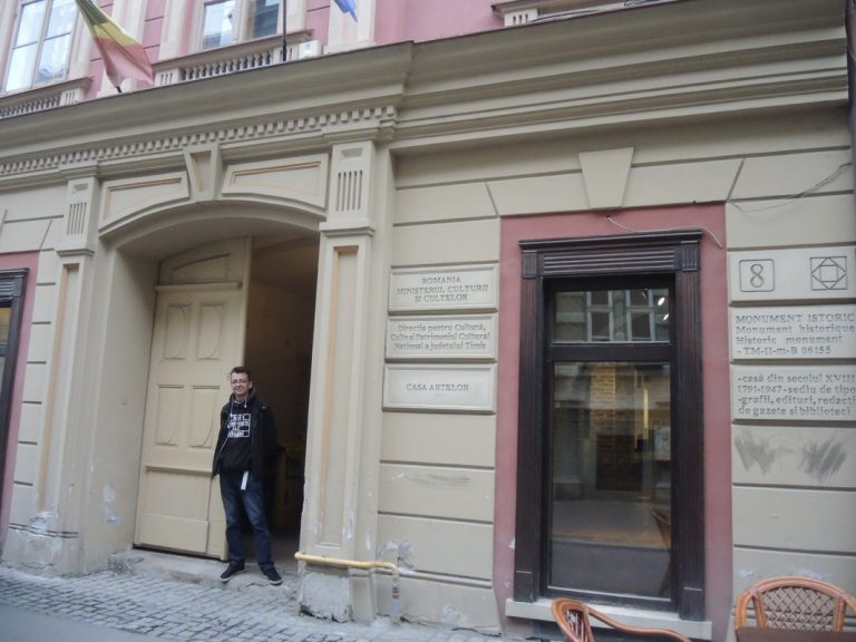 Dat afară de Cioloș, ministrul culturii, Vlad Alexandrescu, şi-a găsit în Timişoara un singur susţinător-VIDEO