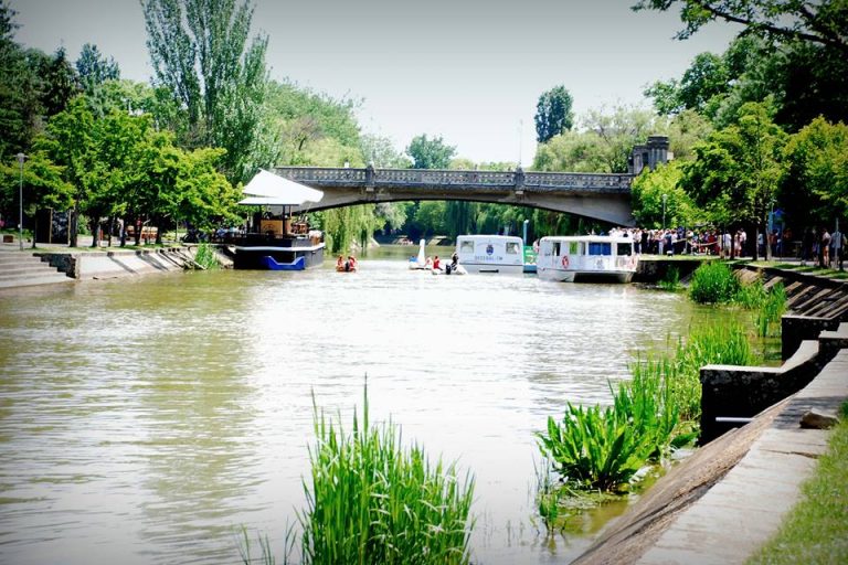 Să sperăm că nu e păcăleală! De la 1 aprilie încep plimbările cu vaporaşele pe Bega