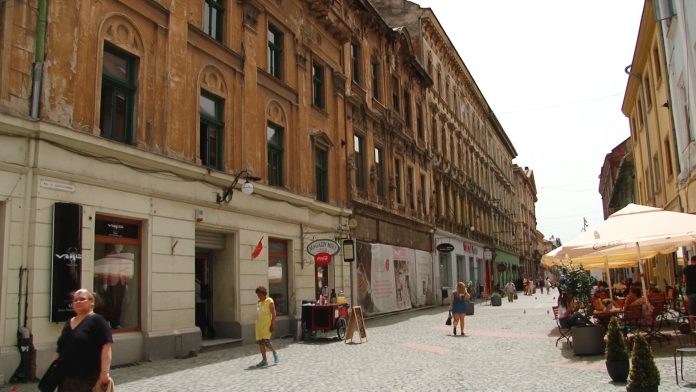 CLADIRI VECHI--PIATA LIBERTATII.Still001