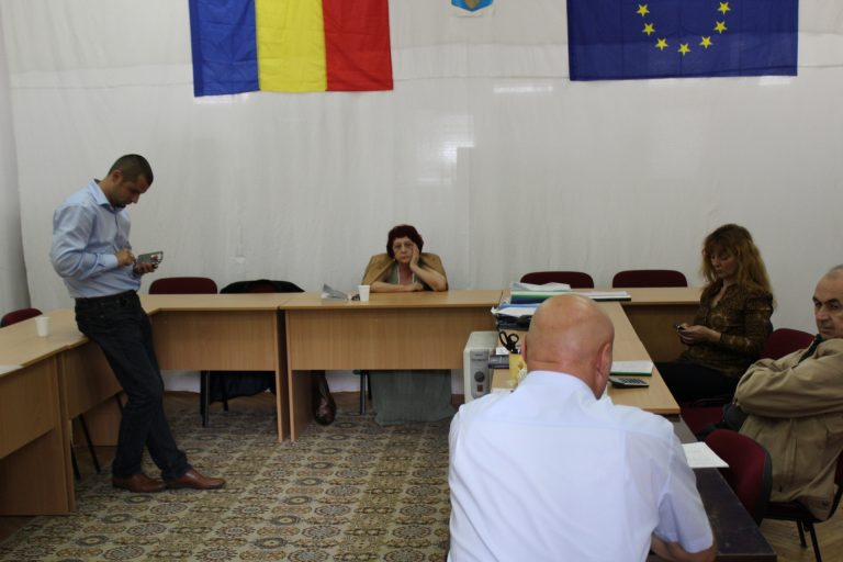 Alegeri Caraș-Severin: comuna Zorlențu Mare – excepția dintr-o rundă electorală liniștită. Până la ora 15, peste 80 la sută din electoratul local prezent la urne