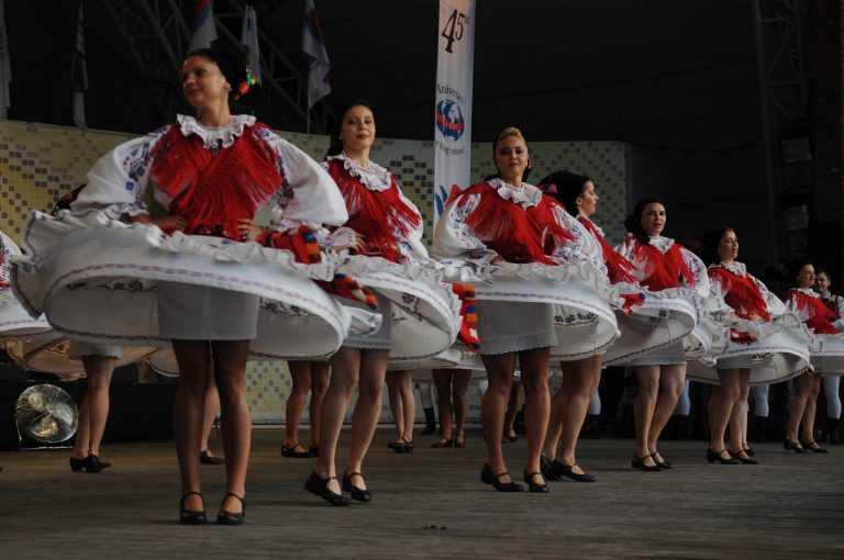 Ansambluri din 13 țări se reunesc la Timișoara pentru cea mai spectaculoasă ediție a Festivalului Inimilor!