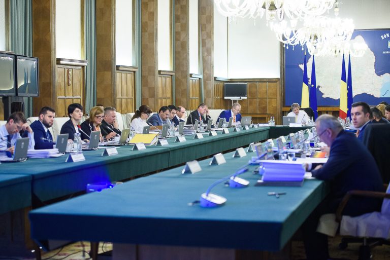 Măsuri pentru înlăturarea inechităților salariale pentru 650.000 de angajați din sistemul bugetar