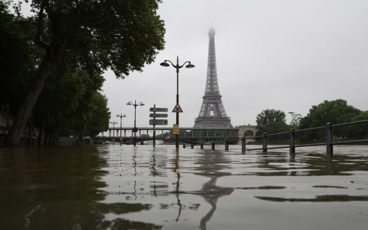 Inundații la Paris. Nivelul Senei a ajuns la 6 metri