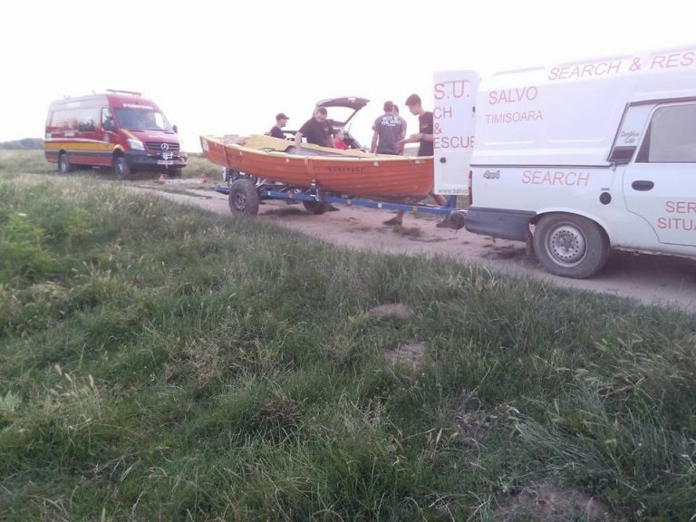 Tânăr de 25 de ani, căutat de două zile în râul Timiș. Intrase să se răcorească