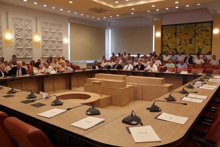 Cinicul ping-pong politic din Caraș-Severin acreditează încă o dată evidența că vorbim de găști politice și nu de partide