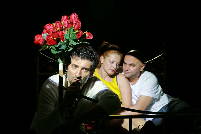 Căpcăunii sacri și Vorbește cu mine, ultimele premiere din stagiune la Teatrul Național