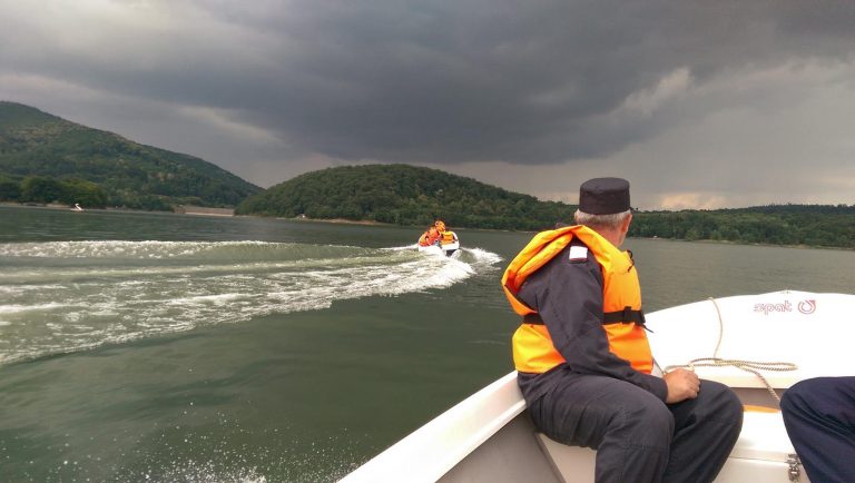 Exerciții demonstrative și defilări de ambarcațiuni la cel mai mare lac din județul Timiș