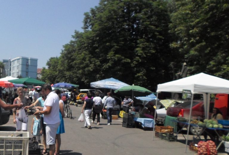 Poliția locală a dat o raită după speculanții din piețele volante din Timișoara. Vezi ce-au găsit!