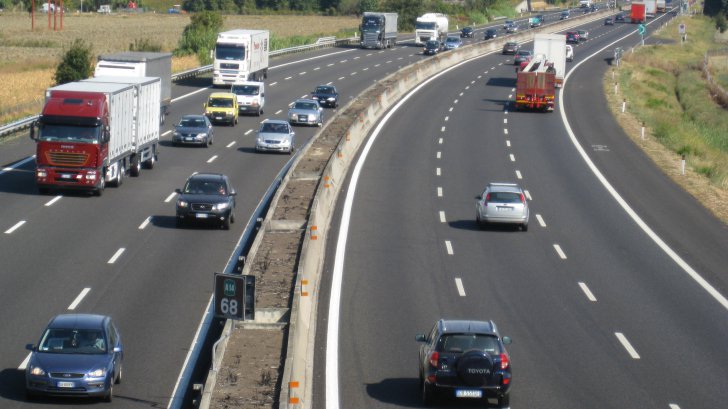 Isprava unui șofer român pe o autostradă din Italia
