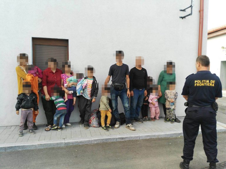 15 IRAKIENI prinși la granița cu SERBIA. Vor să ajungă la frau Angela Merkel…