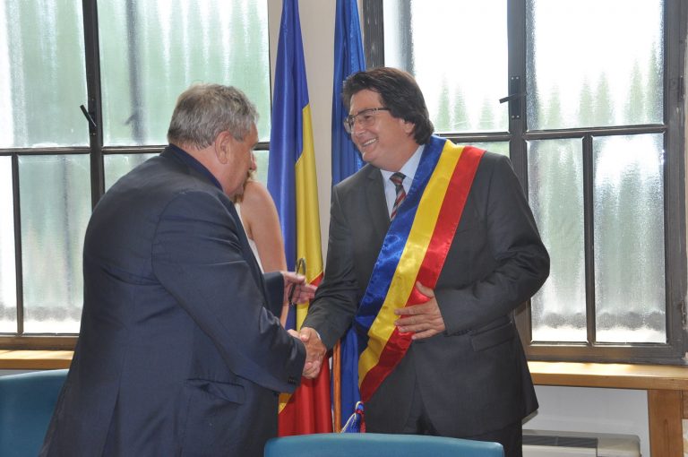 Administraţia timişoreană are, în sfârşit, un lider. Nicolae Robu a fost validat ca primar-VIDEO