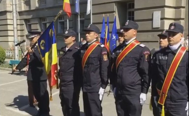 Moment istoric pentru ISU Banat. Pompierii militari au primit drapelul de luptă de la Raed Arafat-VIDEO
