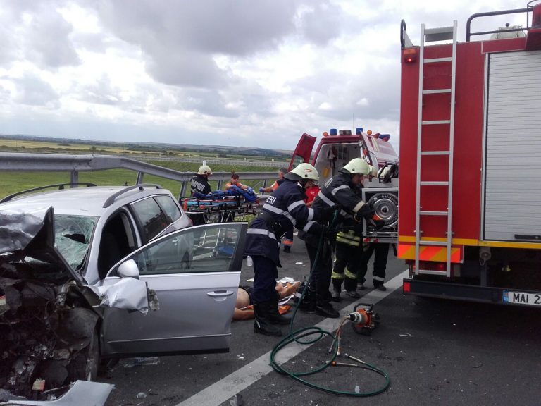 Familie implicată într-un grav accident în drumul spre mare