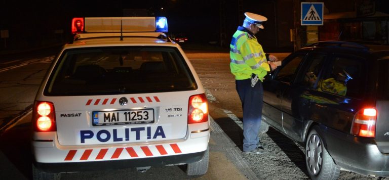 Șofer din Timișoara, urmărit penal după ce a sărit să bată doi polițiști