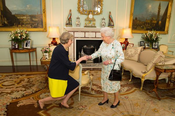 Theresa May, a doua femeie premier din istoria Marii Britanii, îşi începe mandatul cu decizii controversate